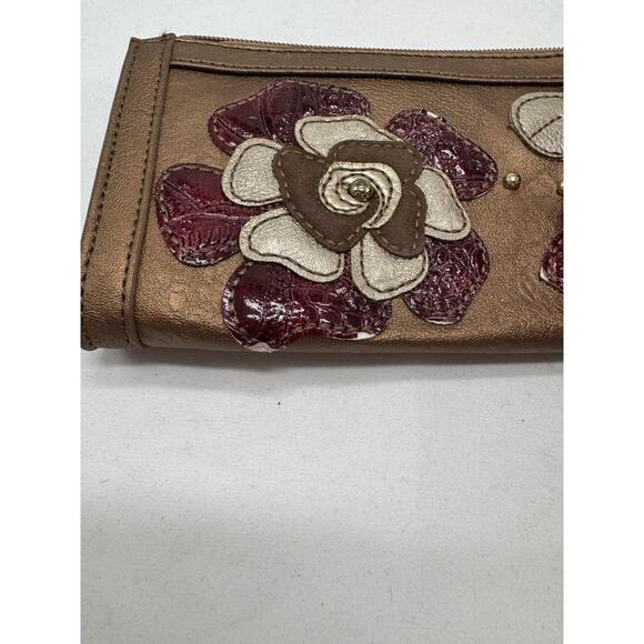 RELIC By Fossil Bronze Faux Leather Flower Applique Zippered Wallet - Picture 8 of 8